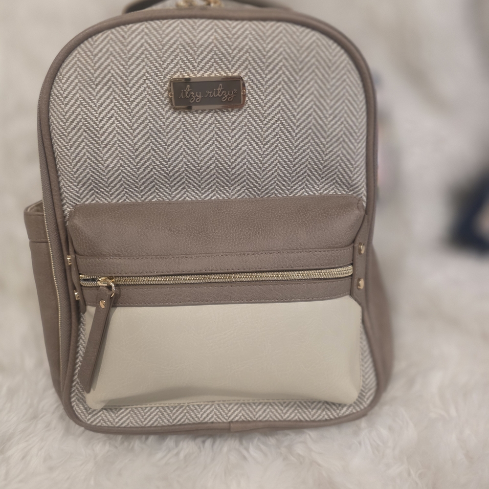 Itzy Ritzy Women's Tan and Cream Backpack